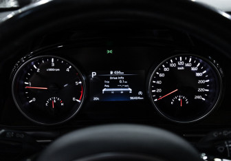 Подержанный автомобиль Kia Carnival 2021 года (15 фото)