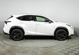 Подержанный автомобиль Lexus NX 2017 года (4 фото)