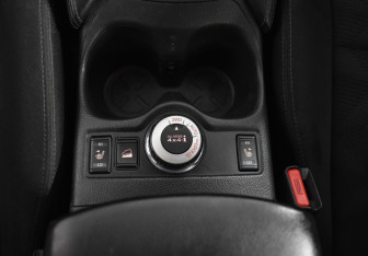 Подержанный автомобиль Nissan X-Trail 2015 года (17 фото)