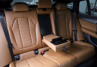 Подержанный автомобиль BMW X4 2020 года (32 фото)