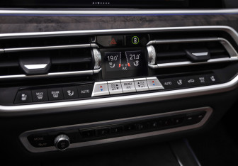 Подержанный автомобиль BMW X5 2021 года (23 фото)