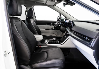 Подержанный автомобиль Kia Carnival 2021 года (25 фото)