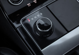 Подержанный автомобиль Land Rover Range Rover Velar 2019 года (24 фото)