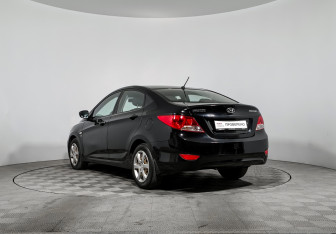 Подержанный автомобиль Hyundai Solaris Sedan 2012 года (7 фото)
