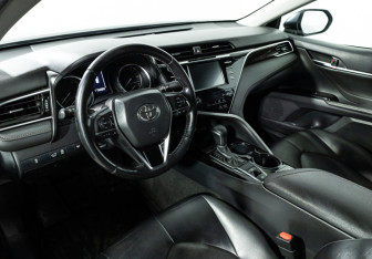 Подержанный автомобиль Toyota Camry Sedan 2019 года (11 фото)