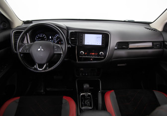 Подержанный автомобиль Mitsubishi Outlander 2021 года (9 фото)