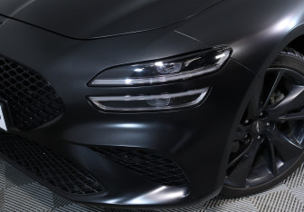 Подержанный автомобиль Genesis G70 2022 года (10 фото)