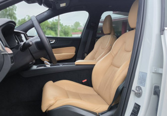 Подержанный автомобиль Volvo XC60 2024 года (12 фото)