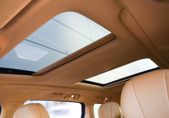 Подержанный автомобиль Voyah Dream 2023 года (30 фото)