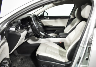 Подержанный автомобиль Kia K5 2021 года (10 фото)