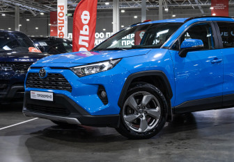 Подержанный автомобиль Toyota RAV4 2020 года (2 фото)