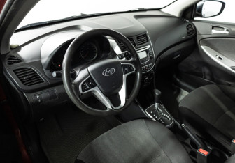 Подержанный автомобиль Hyundai Solaris Sedan 2012 года (11 фото)