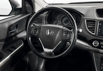 Подержанный автомобиль Honda CR-V 2015 года (16 фото)