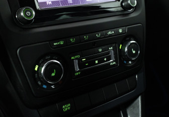 Подержанный автомобиль Skoda Yeti 2015 года (16 фото)