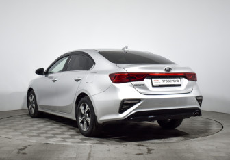 Подержанный автомобиль Kia Cerato Sedan 2021 года (7 фото)