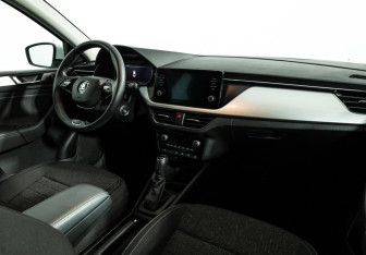 Подержанный автомобиль Skoda Rapid Liftback 2021 года (9 фото)