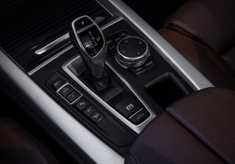 Подержанный автомобиль BMW X5 2016 года (23 фото)