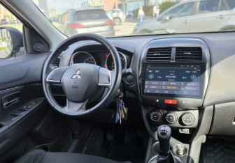 Подержанный автомобиль Mitsubishi ASX 2014 года (13 фото)