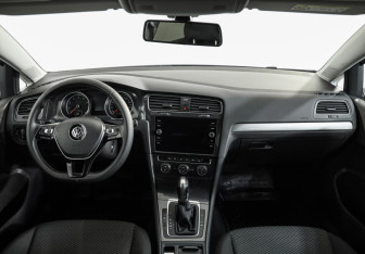 Подержанный автомобиль Volkswagen Golf Hatchback 2018 года (10 фото)