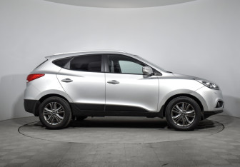 Подержанный автомобиль Hyundai ix35 2013 года (4 фото)