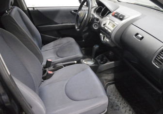 Подержанный автомобиль Honda Jazz 2008 года (12 фото)