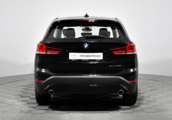 Подержанный автомобиль BMW X1 2021 года (6 фото)