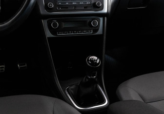 Подержанный автомобиль Volkswagen Polo Sedan 2016 года (13 фото)