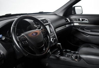 Подержанный автомобиль Ford Explorer 2018 года (9 фото)