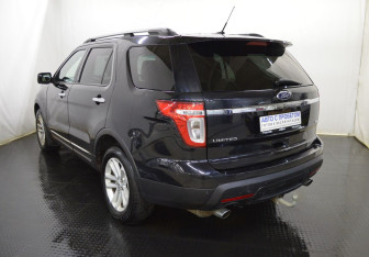 Подержанный автомобиль Ford Explorer 2015 года (6 фото)