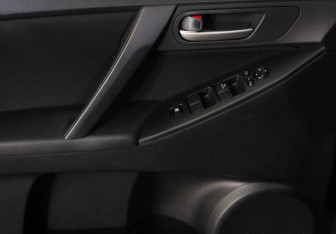 Подержанный автомобиль Mazda 3 Sedan 2011 года (18 фото)