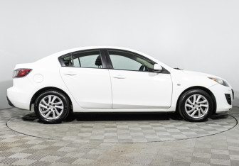 Подержанный автомобиль Mazda 3 Sedan 2010 года (4 фото)