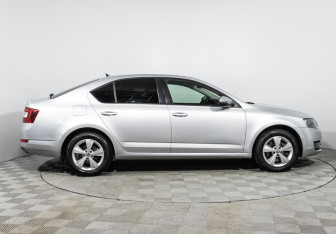 Подержанный автомобиль Skoda Octavia Liftback 2013 года (4 фото)