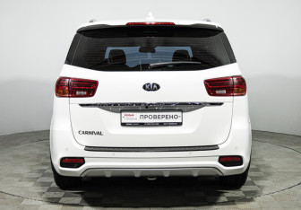 Подержанный автомобиль Kia Carnival 2020 года (6 фото)
