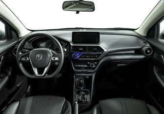 Подержанный автомобиль Changan Alsvin 2023 года (13 фото)