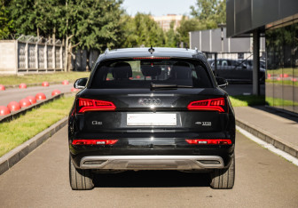 Подержанный автомобиль Audi Q5 2019 года (7 фото)