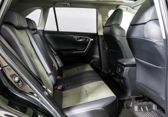 Подержанный автомобиль Toyota RAV4 2023 года (22 фото)