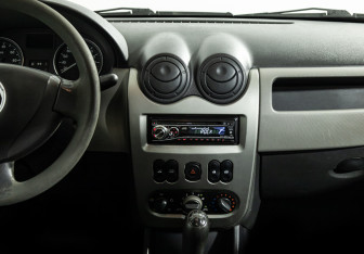 Подержанный автомобиль Renault Logan Sedan 2011 года (14 фото)