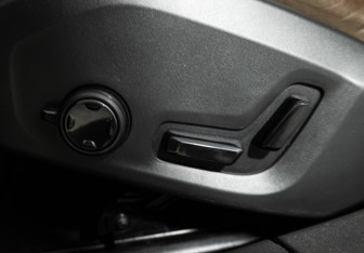 Подержанный автомобиль Volvo S90 2017 года (15 фото)