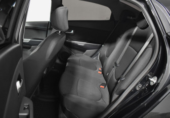 Подержанный автомобиль Kia Rio Sedan 2015 года (11 фото)