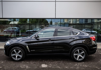Подержанный автомобиль BMW X6 2016 года (8 фото)
