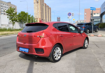 Подержанный автомобиль Kia Ceed Hatchback 2017 года (4 фото)