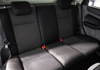 Подержанный автомобиль Ford Focus Sedan 2009 года (14 фото)