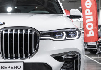Подержанный автомобиль BMW X7 2021 года (3 фото)