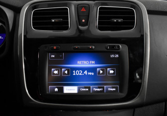 Подержанный автомобиль Renault Sandero 2015 года (13 фото)