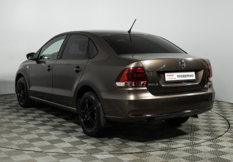 Подержанный автомобиль Volkswagen Polo Sedan 2016 года (7 фото)
