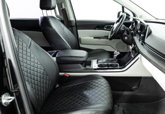 Подержанный автомобиль Kia Carnival 2021 года (15 фото)