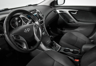 Подержанный автомобиль Hyundai Elantra Sedan 2015 года (9 фото)