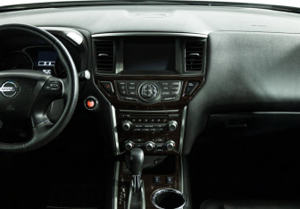 Подержанный автомобиль Nissan Pathfinder 2015 года (14 фото)