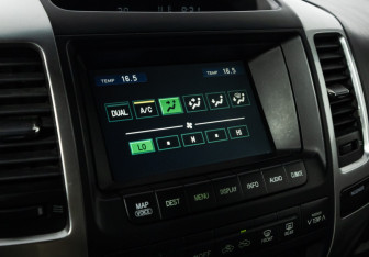 Подержанный автомобиль Toyota Land Cruiser Prado 2007 года (16 фото)