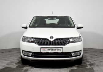 Подержанный автомобиль Skoda Rapid Liftback 2014 года (2 фото)